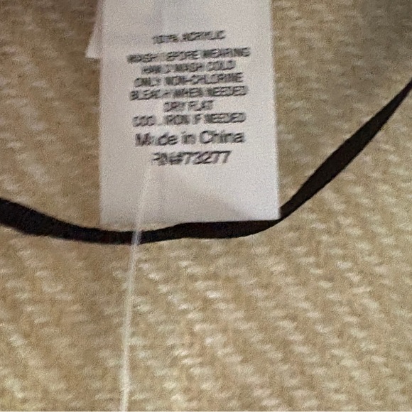 Colorblock Fringe Poncho Wrap NWT black cream gray - Picture 6 of 7